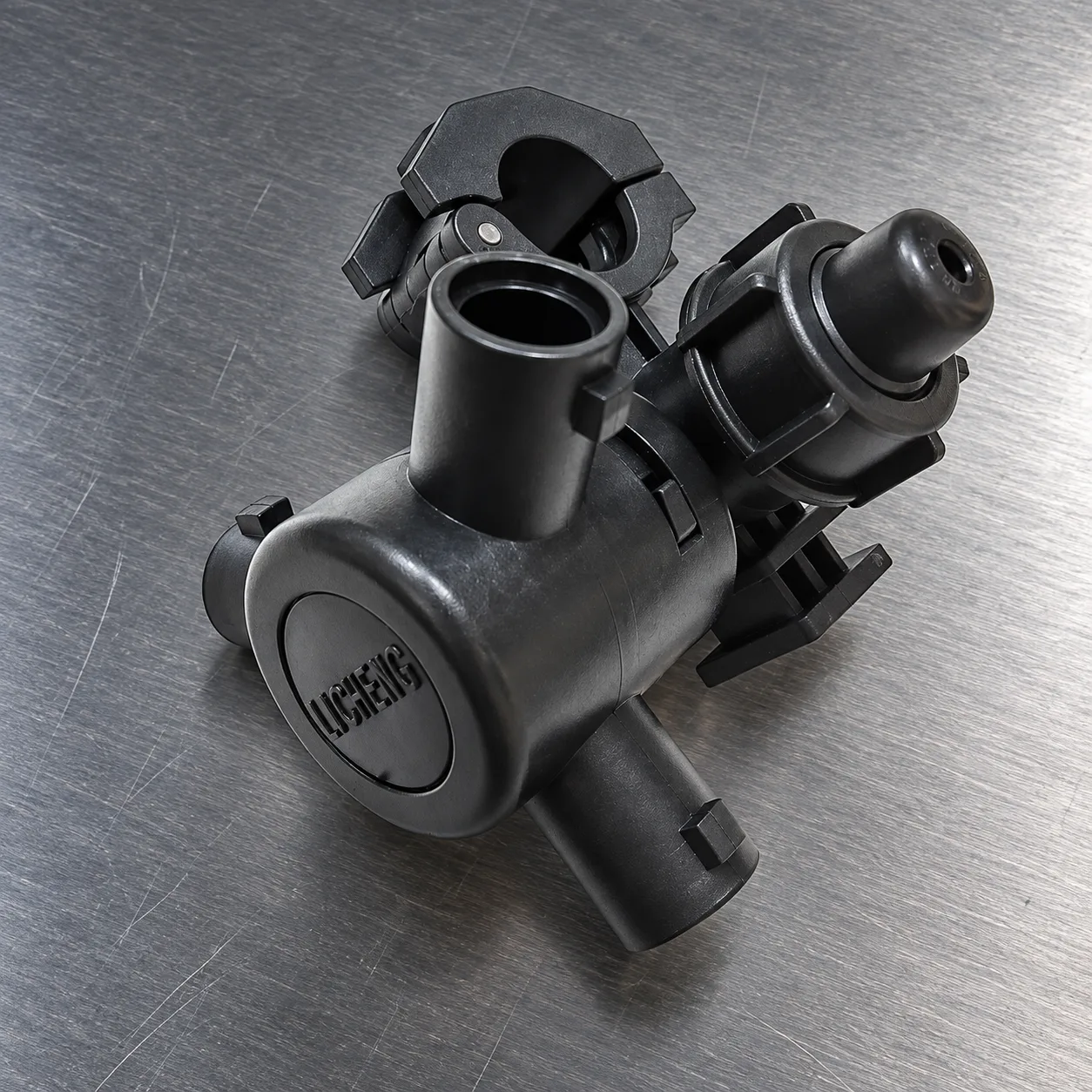 Корпус распылителя 3-х позиционный D3/4" F10 TRI-JET
